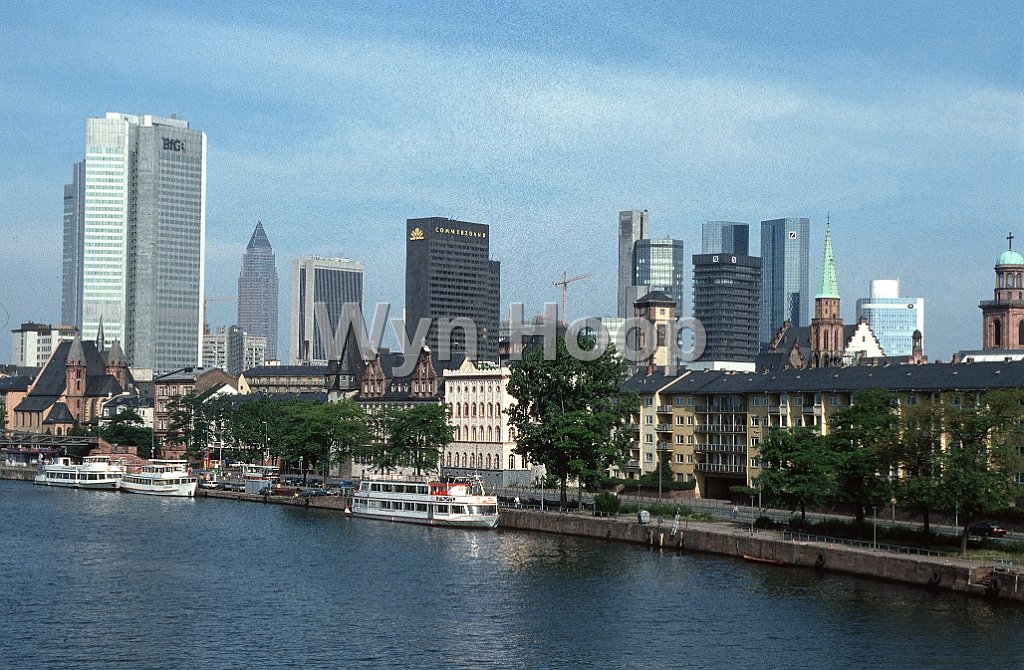 Main Frankfurt.jpg - Skyline von Frankfurt am Main